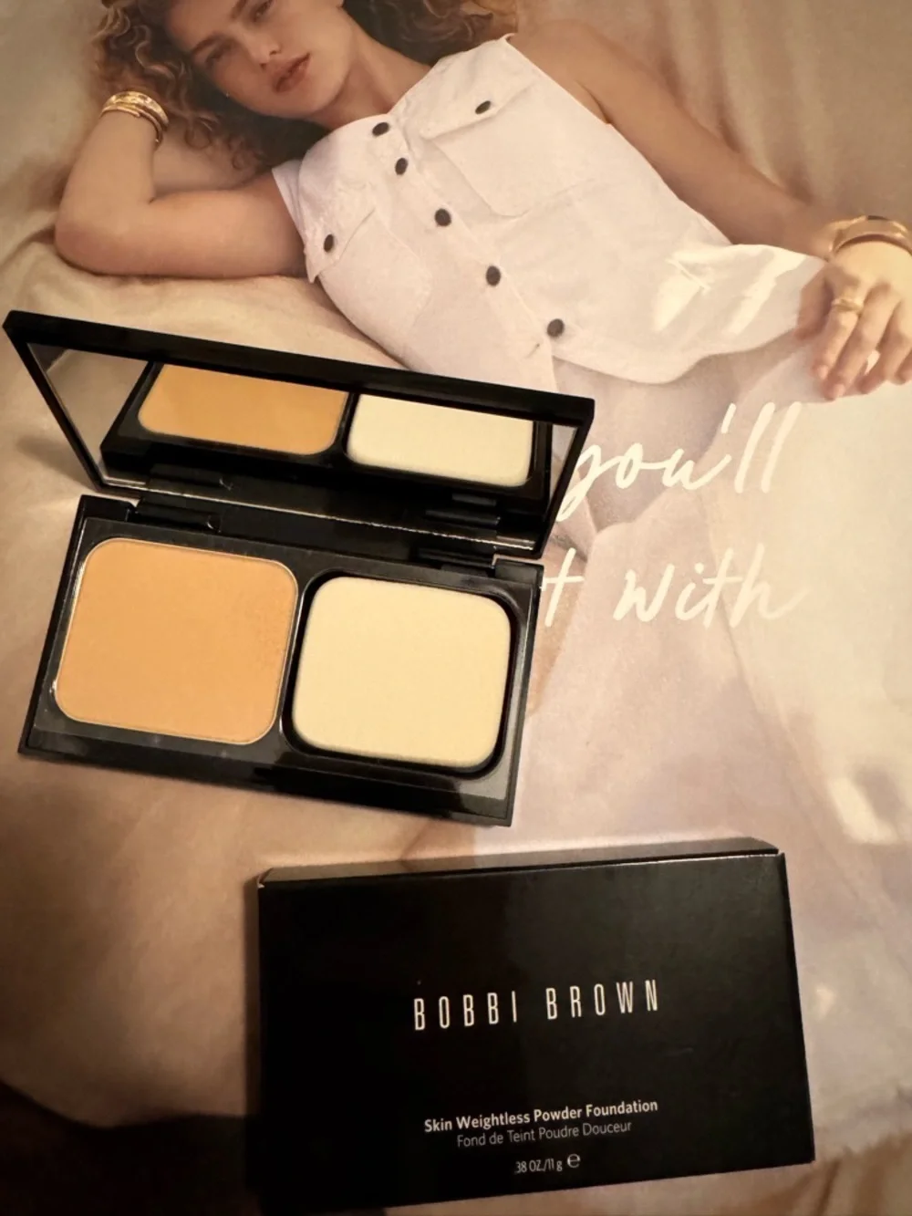 Bobbi Brown Skin Weightless Powder Foundation - Beige 3 (Black Compact)